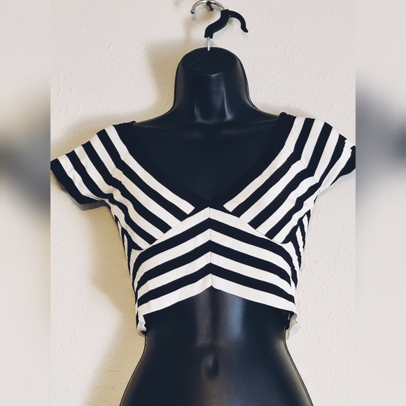 Zara Tops - Zara sexy crop top black and white stripes